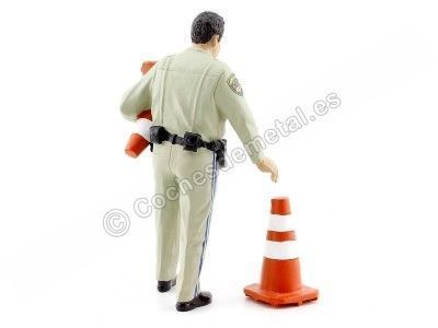 Figura de Resina "Policía de Tráfico Colocando Conos" 1:18 American Diorama 77464 Cochesdemetal.es 2