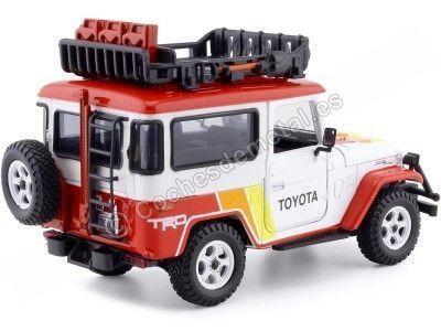 CARSDEMETAL.ES 1974 TOYOTA FJ40 TOP HARD OFF OFF ROAD avec portables blancs / rouges 1:24 MOTOR MAX 79137 2