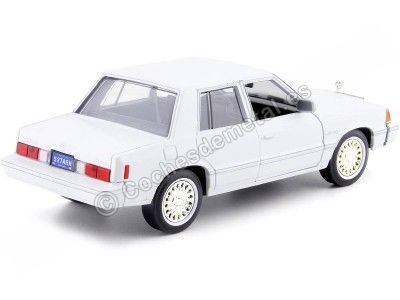 Cochesdemetal.es 1982 Dodge Aries K Blanco 1:24 Motor Max 73335 2