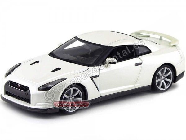 Cochesdemetal.es 2009 Nissan GT-R R35 Blanco Perla 1:18 Bburago 12079 en Liquidación