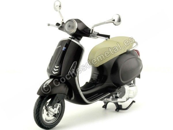 CARSDEMETAL.ES 2014 Vespa Primavera 150 Bronze / Beige 1:12 Newray 57553