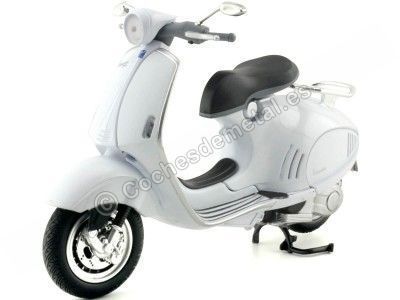 CARSDEMETAL.ES 2017 Vespa 946 Blanca 1:12 Newray 57613