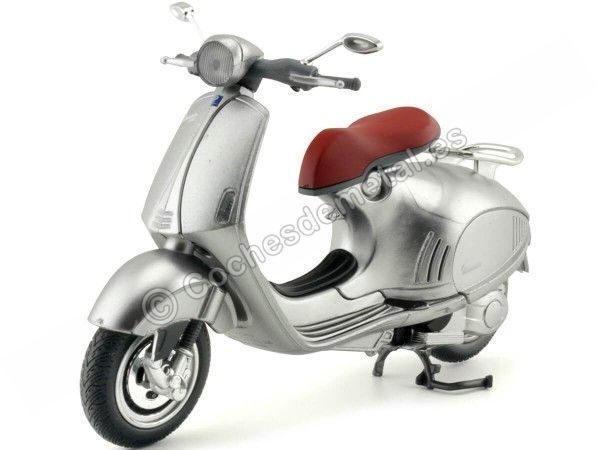 Cochesdemetal.es 2017 Vespa 946 Gris Plata 1:12 Newray 57613