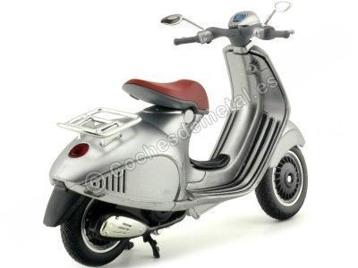 Cochesdemetal.es 2017 Vespa 946 Gris Plata 1:12 Newray 57613 2