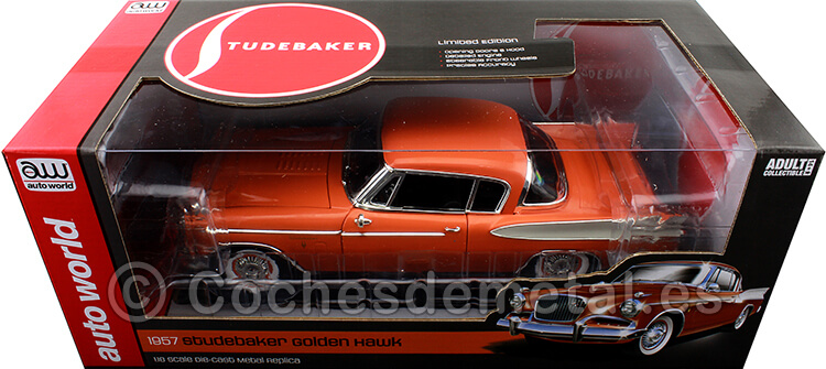 1957 Studebaker Golden Hawk Coral/Blanco 1:18 Auto World AW270