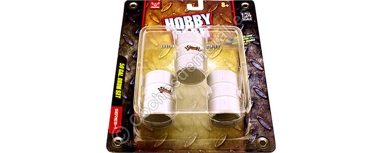 Tres Bidones de 50 Galones de Aceite (Series 1) 1:24 Hobby Gear 17013
