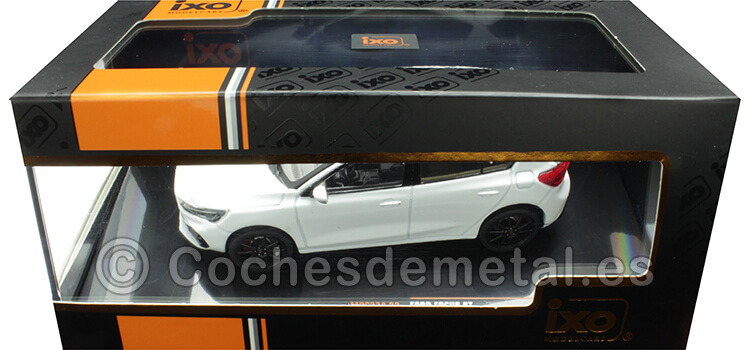 2022 Ford Focus ST Blanco 1:43 IXO Models MOC334.22