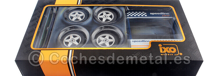 Expositor de Ruedas Speedline Corse con Dos Ejes y Cuatro Ruedas 1:18 IXO Models SET007W