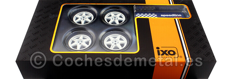 Expositor de Ruedas Speedline Corse con Dos Ejes y Cuatro Ruedas 1:18 IXO Models SET016W