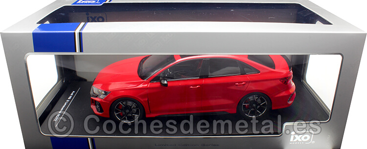 2022 Audi RS3 (8Y) Limousine Rojo 1:18 IXO Models SPMW18002/MCG18451