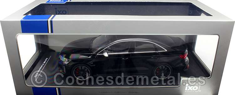 2022 Audi RS3 (8Y) Limousine Negro 1:18 IXO Models SPMW18003/MCG18450