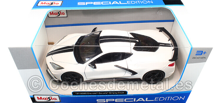 2020 Chevrolet Corvette Stingray Coupe High Wing Blanco/Negro 1:24 Maisto 31534