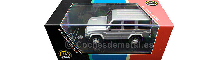 2014 Toyota Land Cruiser LC76 Silver Pearl 1:64 Paragon Models 55312