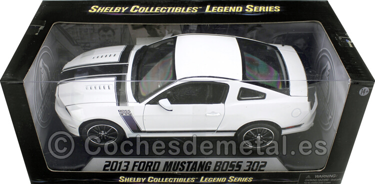 2013 Ford Mustang BOSS 302 Blanco 1:18 Shelby Collectibles 452
