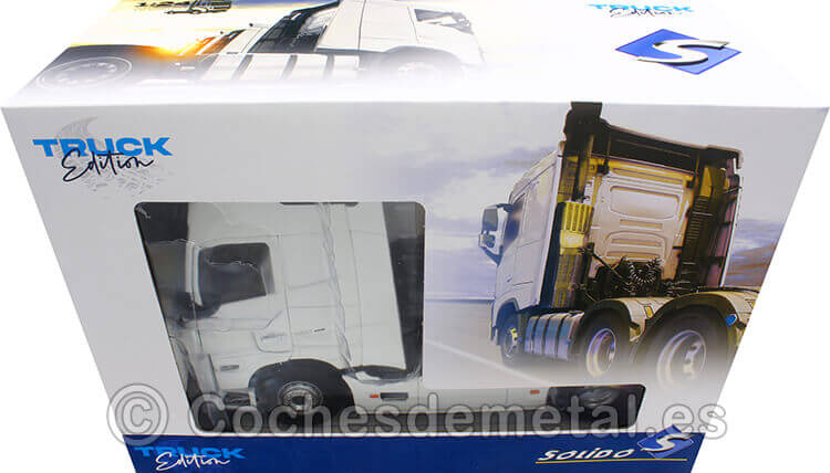 22021 Cabeza Tractora Volvo FH Globetrotter XL SZM Blanco 1:24 Solido S2400103